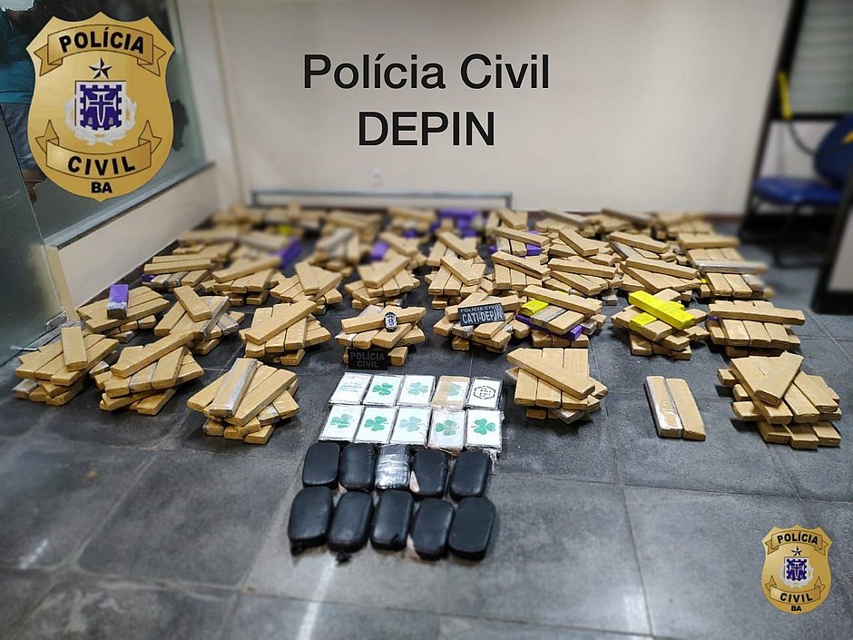 Passageiro é flagrado em ônibus com 420 kg de maconha e cocaína