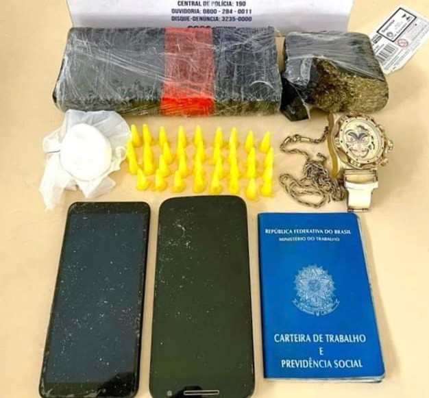 Homem tenta fugir, mas é preso com drogas em Dias d'Ávila
