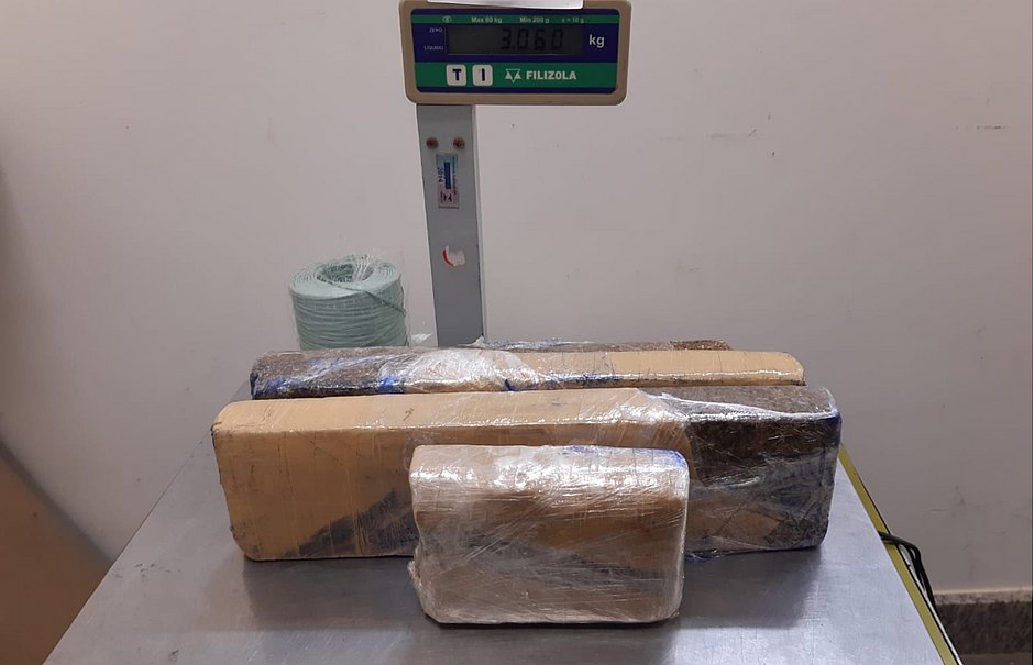 Receita apreende 3kg de maconha em encomenda enviada pelos Correios