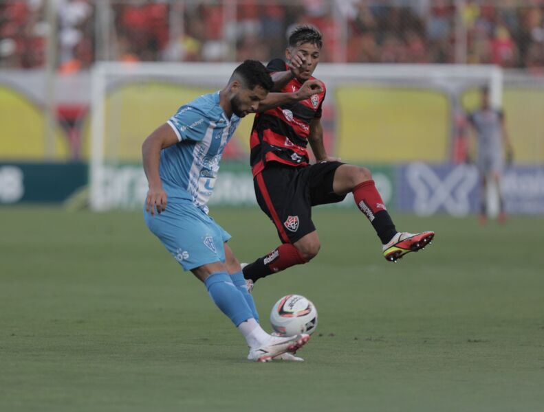 No sufoco, Vitória vence o Paysandu no Barradão na abertura da 2ª fase da 