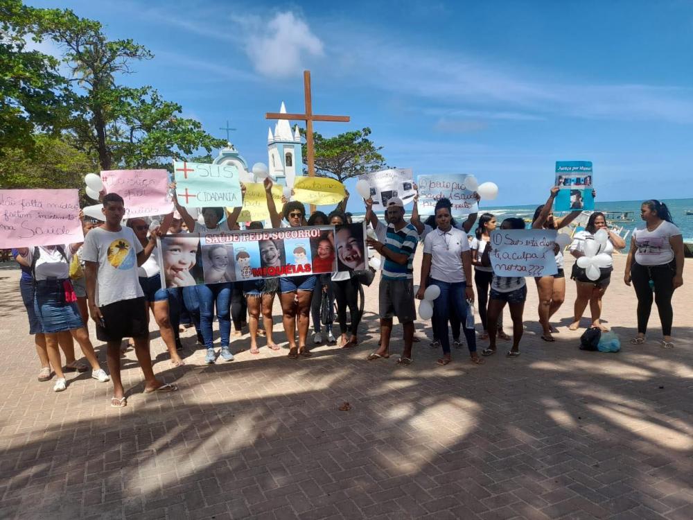 Em protesto, familiares pedem justiça pela morte de criança de 1 ano