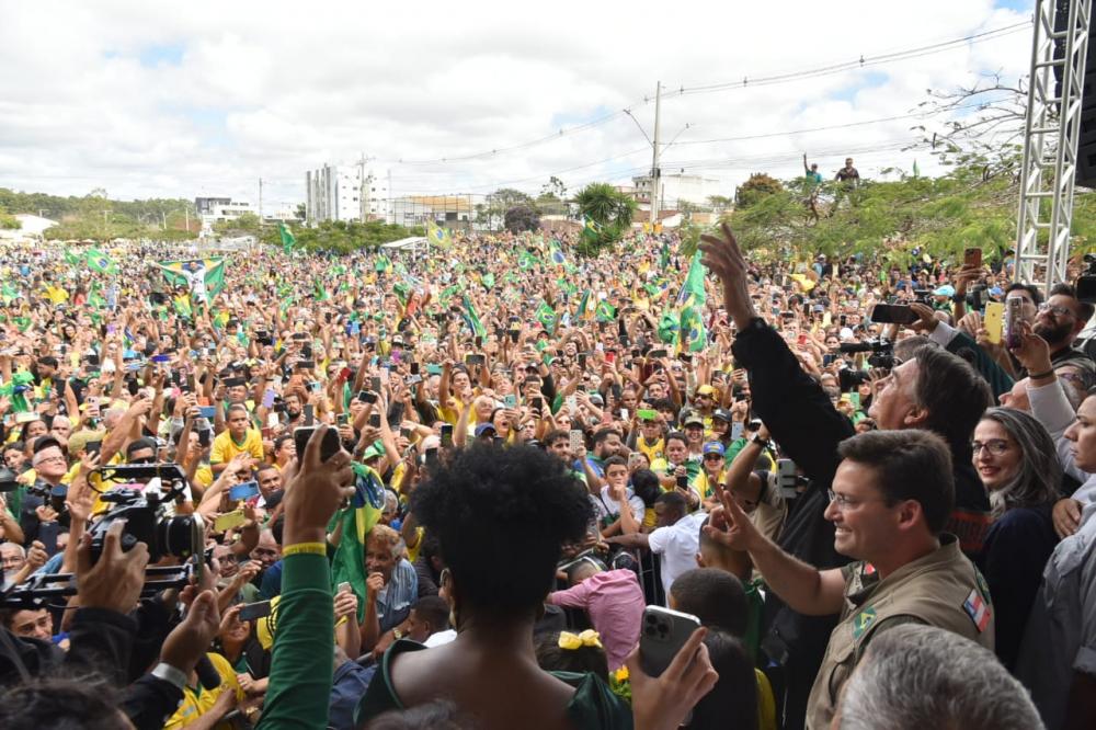 Bolsonaro participa de motociata em Vitória da Conquista 