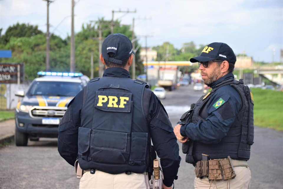 PRF prende quadrilha na BR-324 e recupera celulares roubados em loja