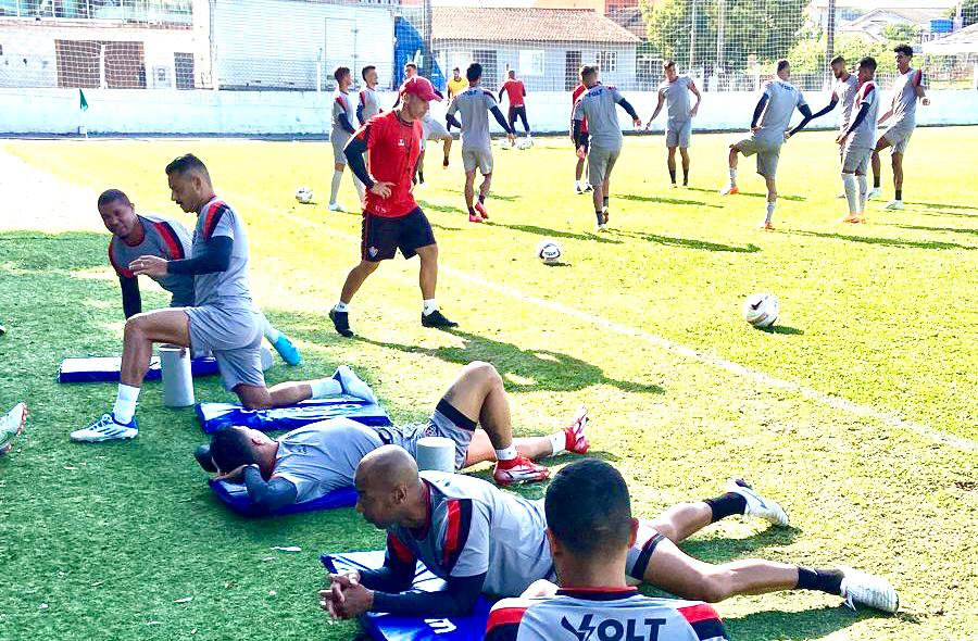 Em SC, Vitória encerra preparação para enfrentar o Figueira 