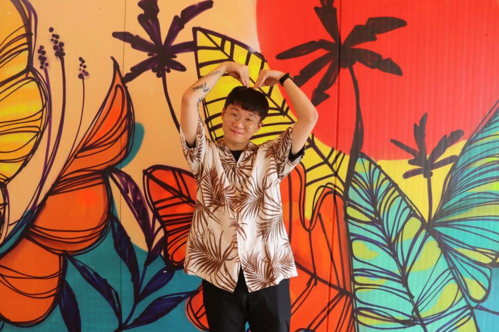‘Gosto de futebol, de pagodão e amo Salvador’, diz coreano do Samba do Polly