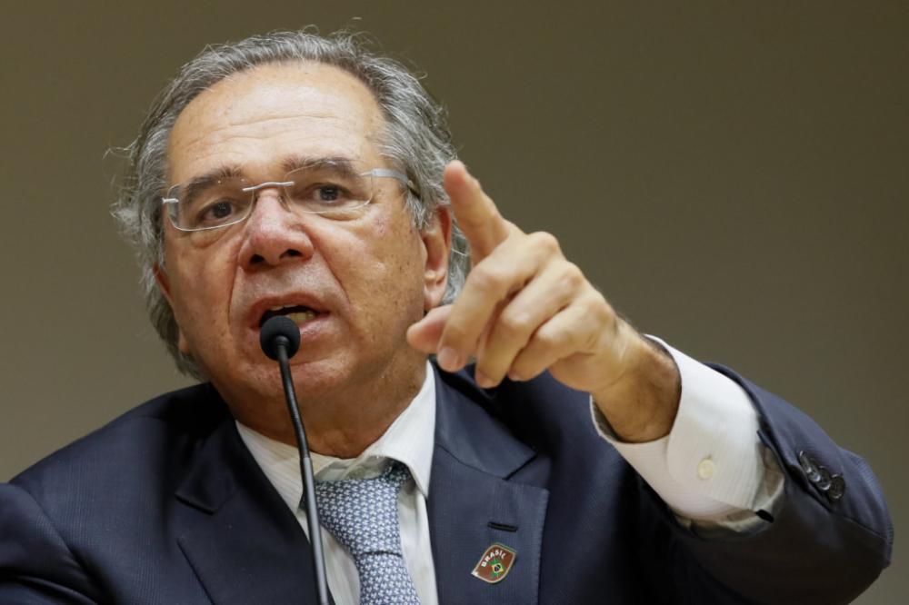 Paulo Guedes diz que Brasil está ‘voando’ e calcula ‘vento monetário’ a favor em 2023 