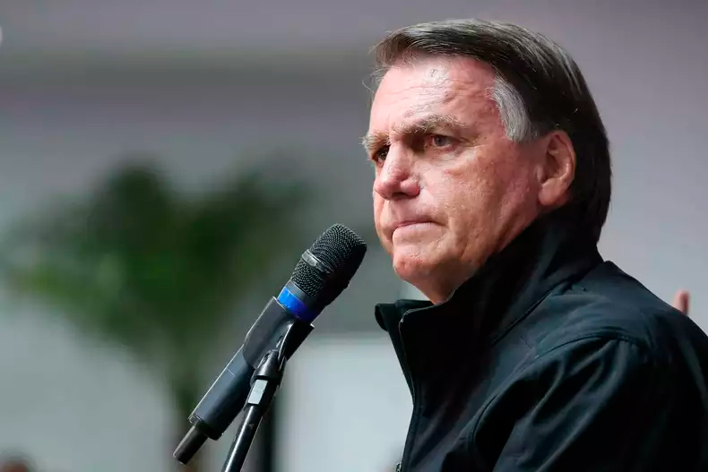 TSE multa Bolsonaro em R$ 5 mil por posts sobre relação entre Lula e PCC 