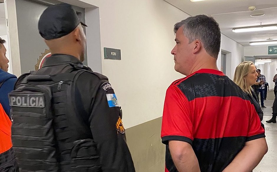 Torcedor do Flamengo assedia repórter e é detido pela polícia