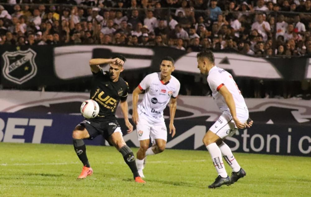 Fora de casa, Vitória volta a empatar sem gols com o ABC