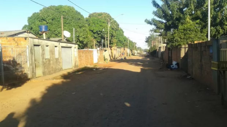 Menina de 12 anos é deixada em 'boca de fumo' e sofre estupro coletivo