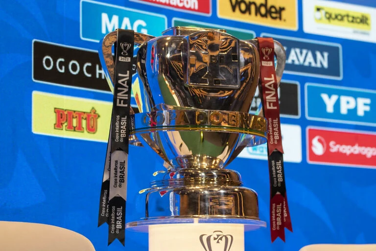 Final de Corinthians e Flamengo pela Copa do Brasil será no Rio