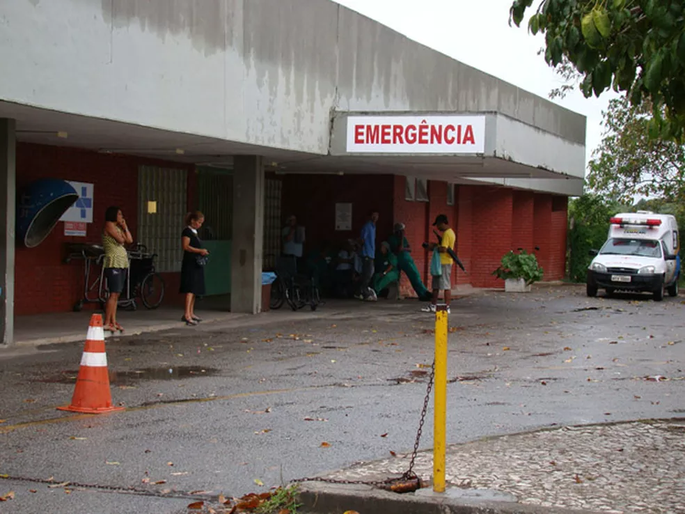 Jovem perde parte dos dedos ao soltar fogos de artifício em carreata política 