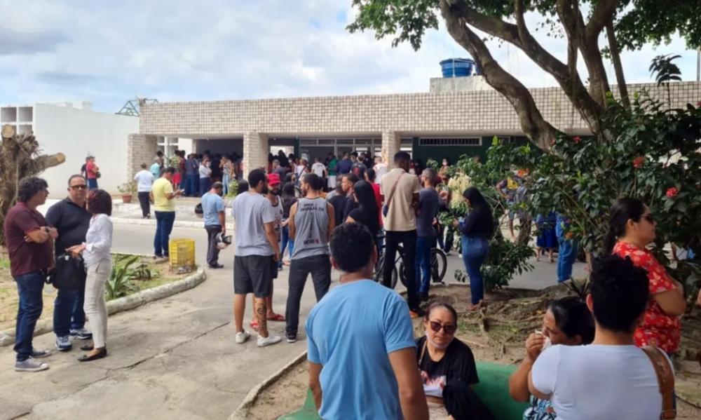 Corpo de professor de boxe assassinado dentro de academia é enterrado na cidade de Camaçari