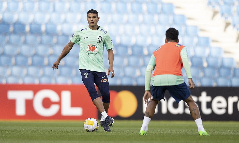 Thiago Silva completa 38 anos e projeta a quarta Copa do Mundo