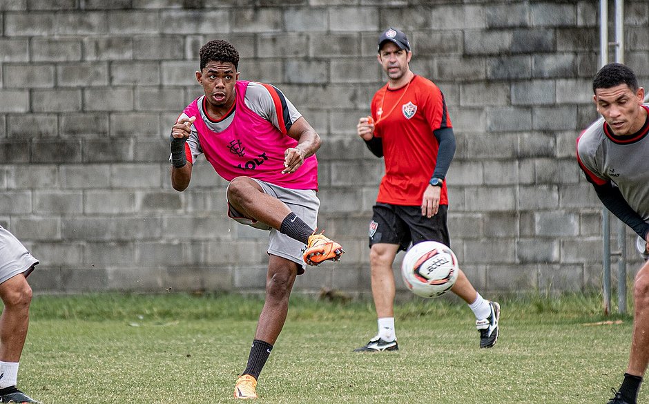 Vitória vai ter dupla de zaga inédita em jogo decisivo da Série C