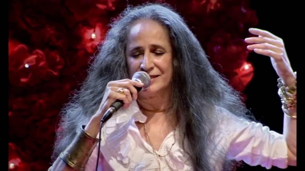 Ingressos para show de Maria Bethânia em Salvador esgotam em 30 minutos