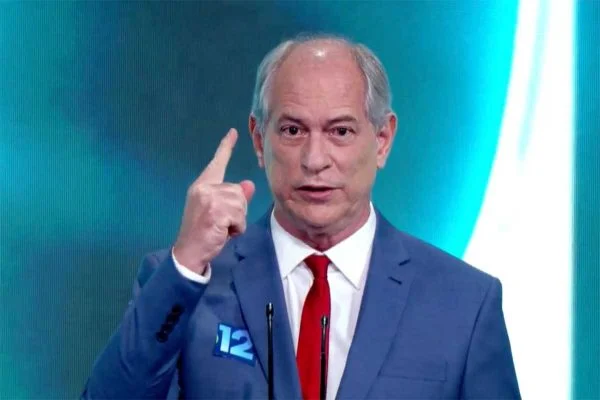 Ciro Gomes: ‘O PT e o governo Lula devastaram a indústria nacional brasileira’ 