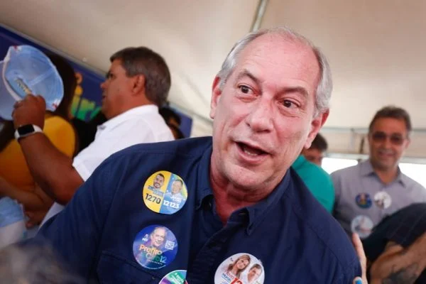 Em tom de mistério, Ciro anuncia “importante pronunciamento à nação” 