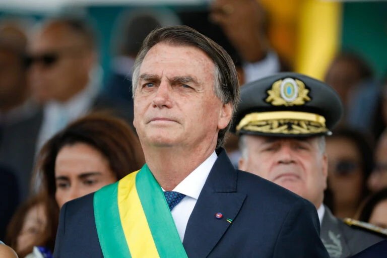 Bolsonaro edita decreto sobre concursos públicos que pode beneficiar PF e PRF