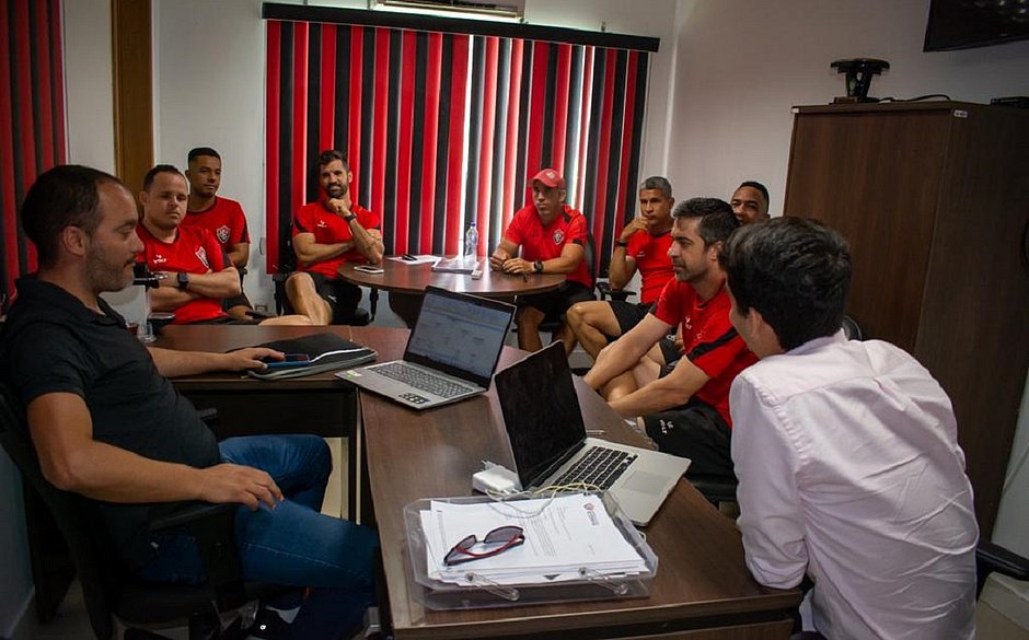 Comissão técnica do Vitória inicia planejamento para temporada 2023