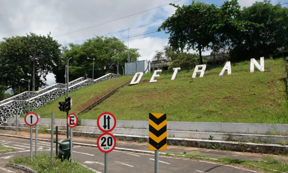 MP denuncia 7 suspeitos de envolvimento em transferências fraudulentas de veículos na Bahia