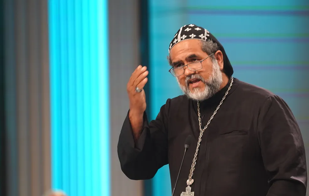  Padre Kelmon é criticado por artistas e rende piadas