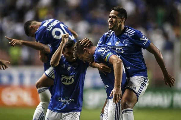 Cruzeiro é campeão da Série B sem entrar em campo e bate recorde 