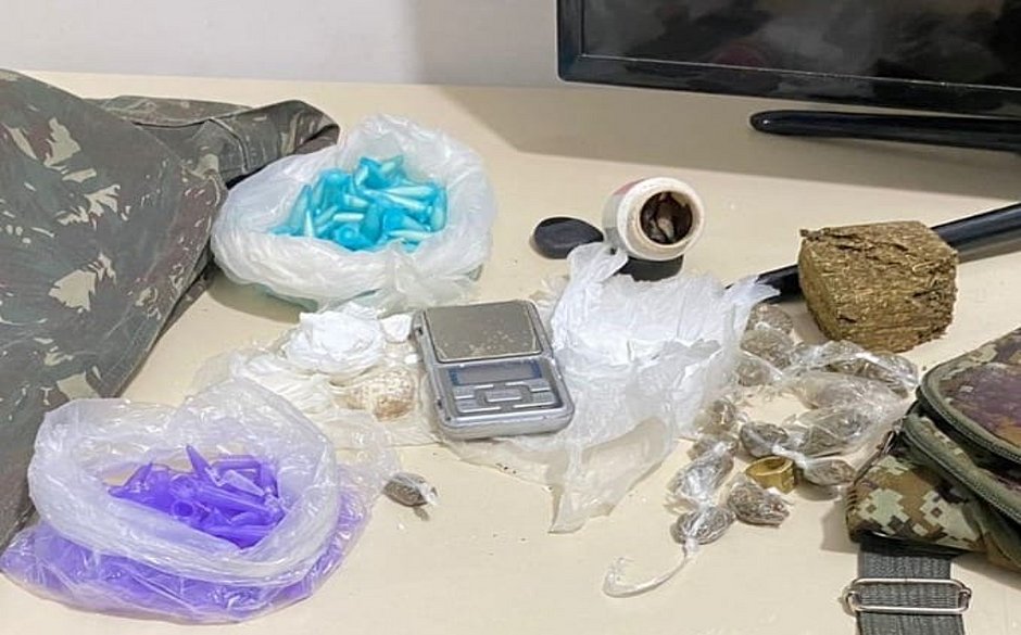 Polícia apreende cocaína, maconha e balança de precisão em Monte Gordo