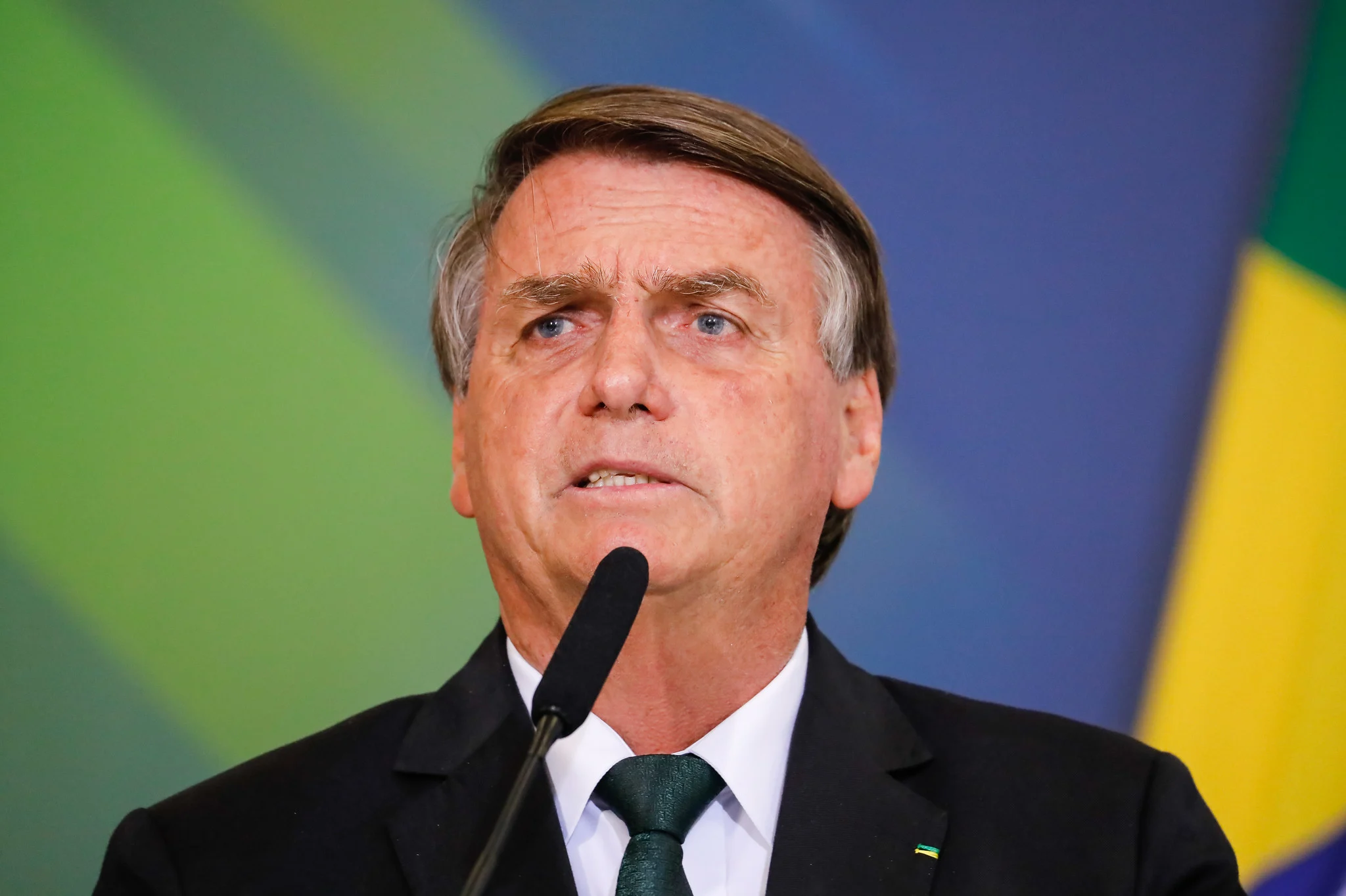 Bolsonaro se coloca à disposição de ACM Neto para diálogo sobre apoio 