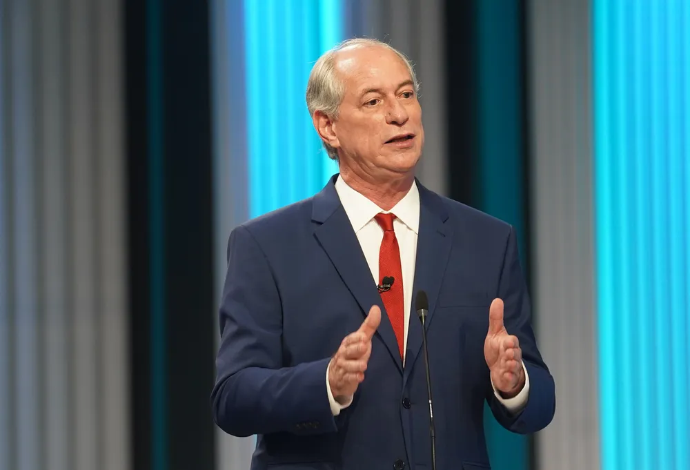 Após atacar Lula no 1º turno, Ciro diz que acompanha PDT em apoio ao petista no 2º turno