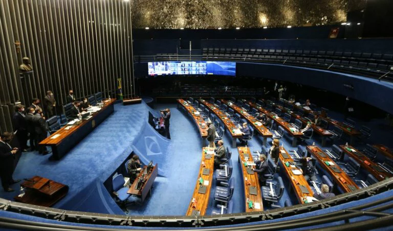 Senado aprova projeto para custeio do piso da enfermagem