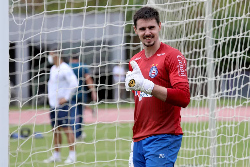Recuperado, Matheus Teixeira celebra volta aos treinos com bola