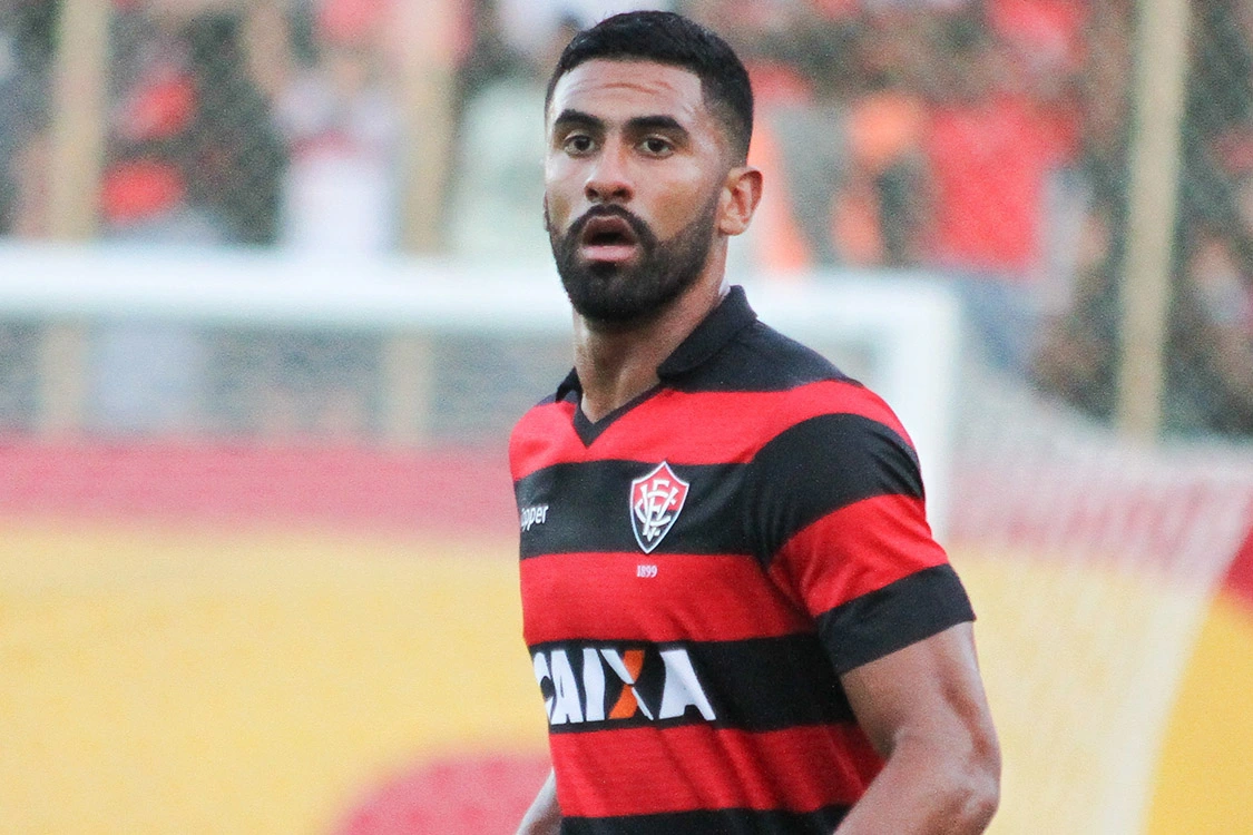 Vitória faz contraproposta por Santiago Tréllez e aguarda resposta