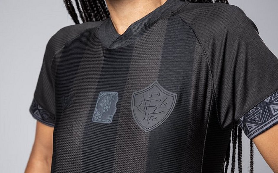 Vitória lança uniforme especial em combate ao racismo