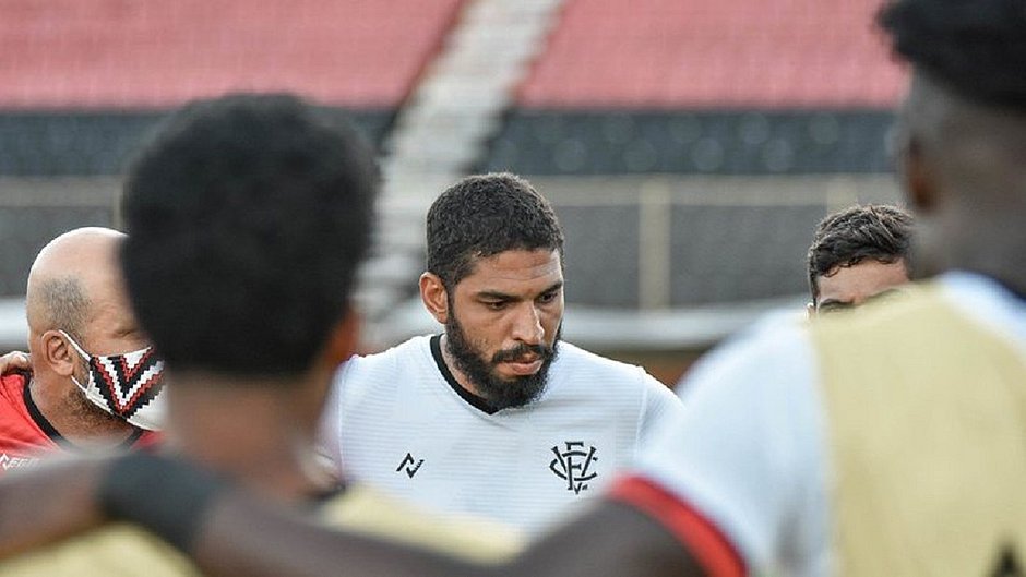 Wallace não voltará a defender o Vitória em 2023