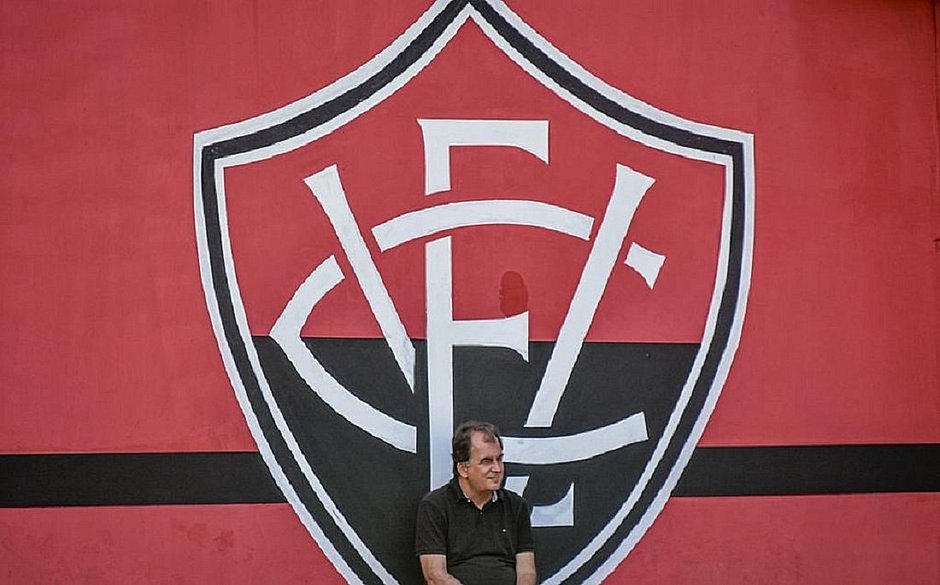 Vitória busca patrocinadores para acabar com punições da Fifa