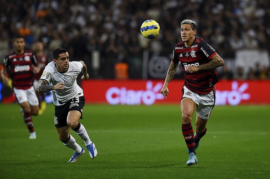 Corinthians e Flamengo empatam no jogo de ida da final