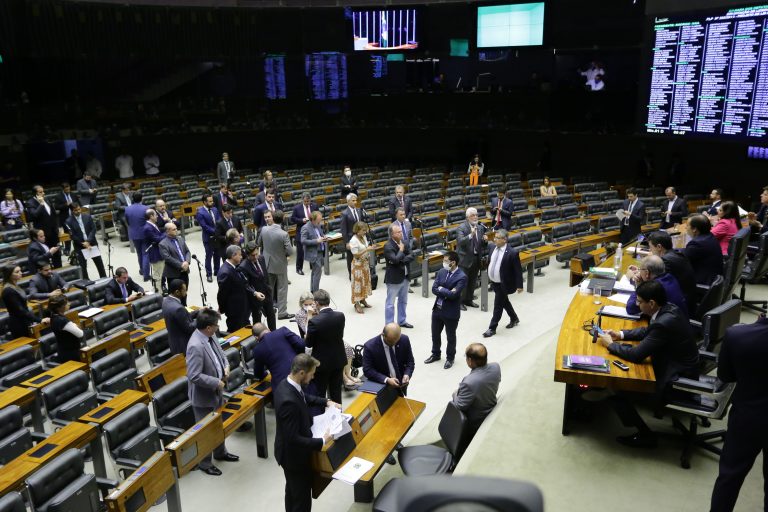 40% dos estreantes na Câmara foram alvos de ação ou investigação
