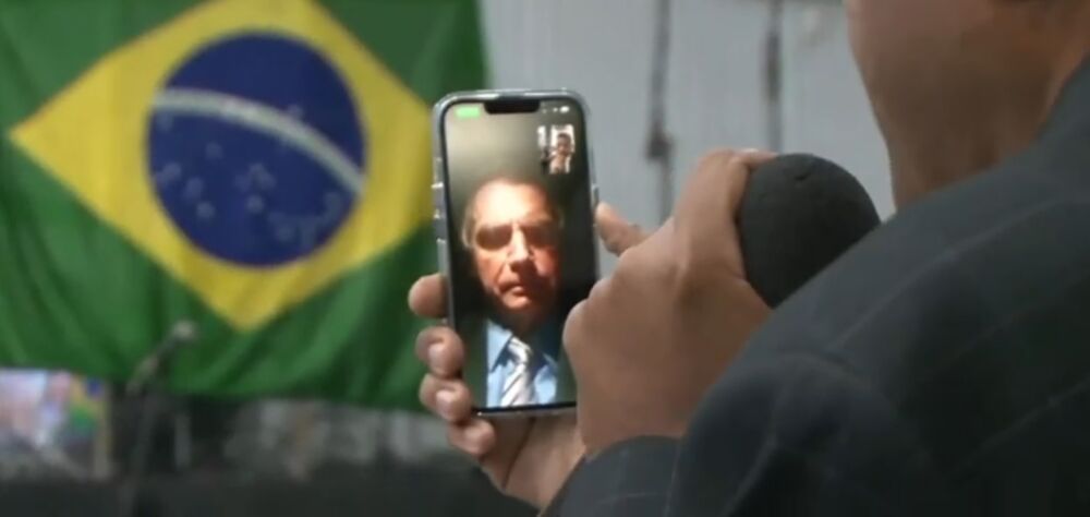 Bolsonaro pede votos ao vivo durante culto evangélico em Salvador