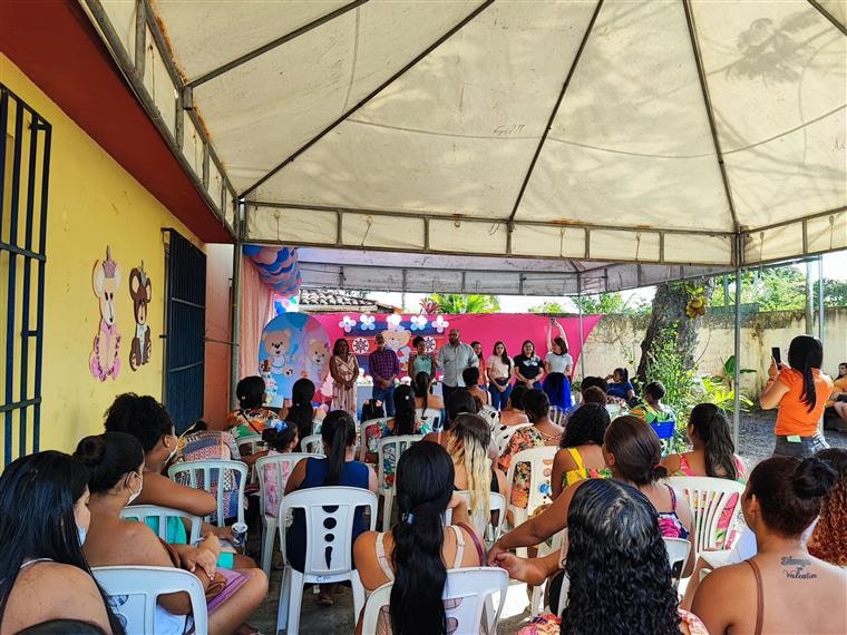 Prefeitura de Dias d'Ávila realiza ação de entrega de enxovais para gestantes referenciadas no CRAS