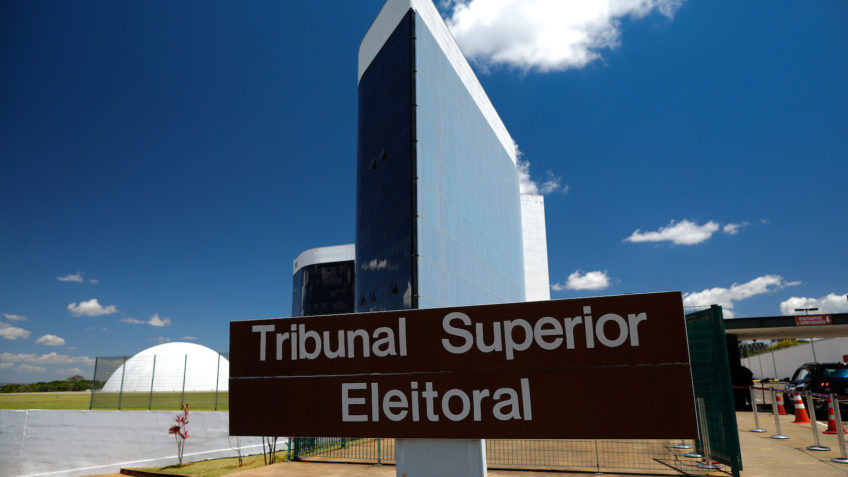 Casos de campanha eleitoral em igrejas chegam a tribunais de 7 estados
