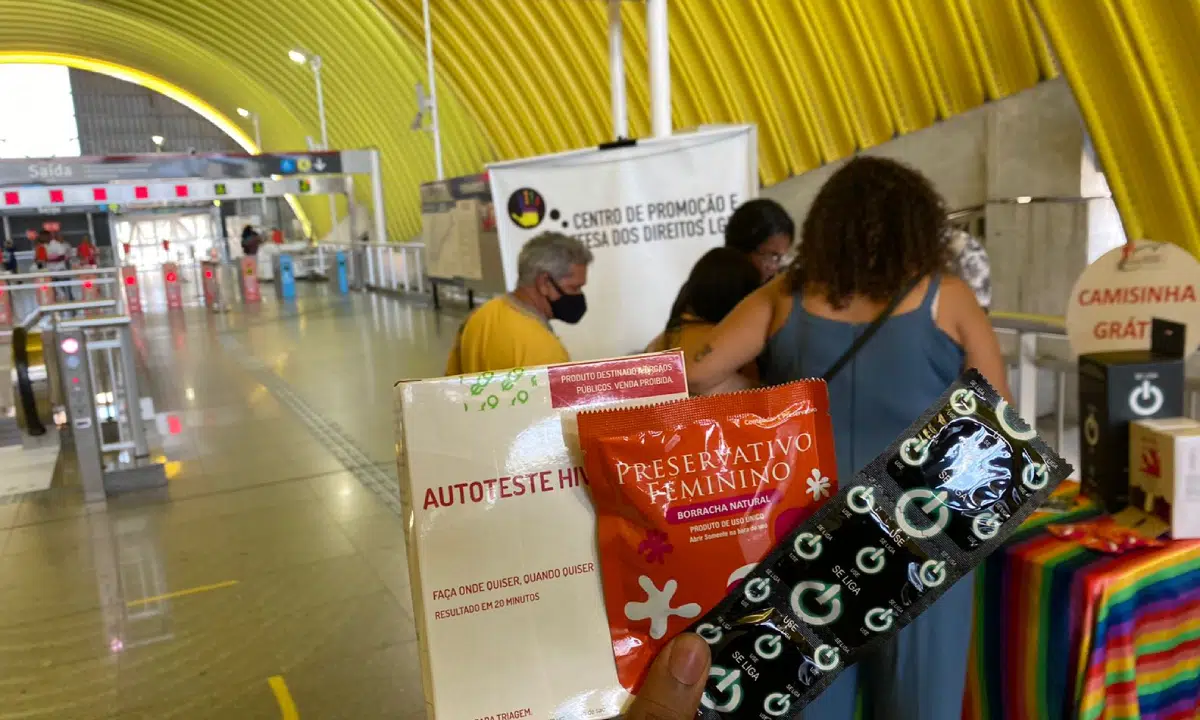 Testagem rápida para HIV é realizada na Estação do metrô do Bairro da Paz