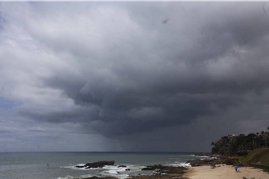 Bairros de Salvador acumulam 70mm de chuva em seis horas