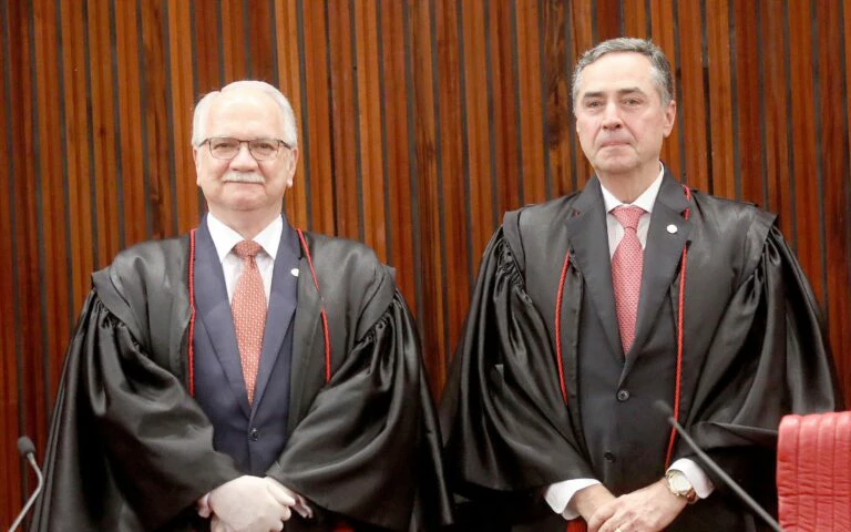 Fachin e Barroso votam a favor de manter ‘superpoderes’ do TSE
