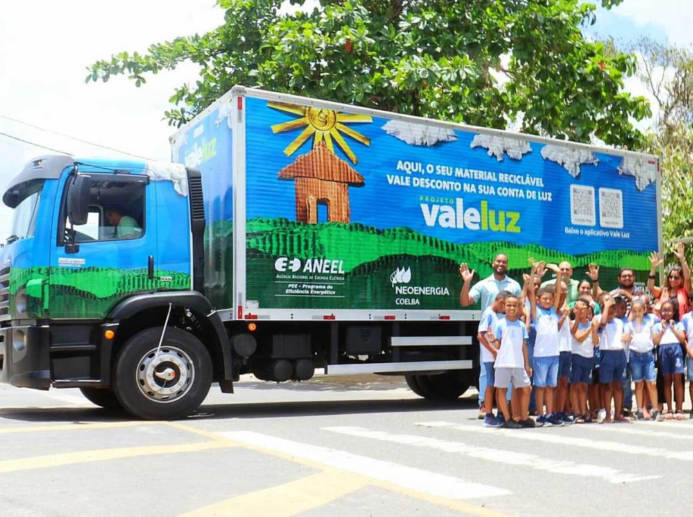 Mata de São João recebe caminhão da PetroRecôncavo para coletar resíduos