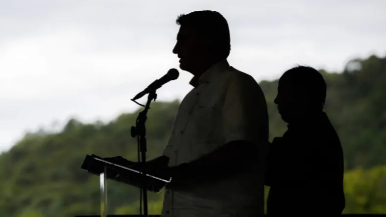Bolsonaro entrega ao TSE relatório com rádios que não reproduziram inserções