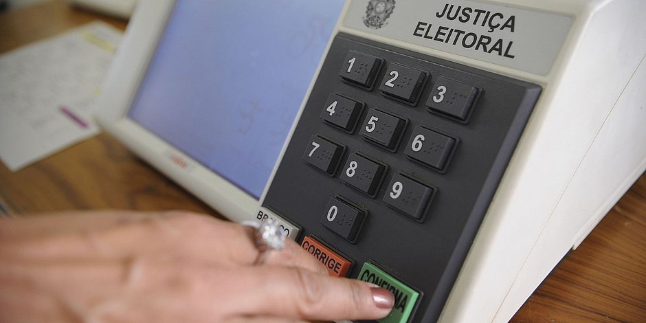 Eleições: entenda por que os votos do Norte e Nordeste são computados por último