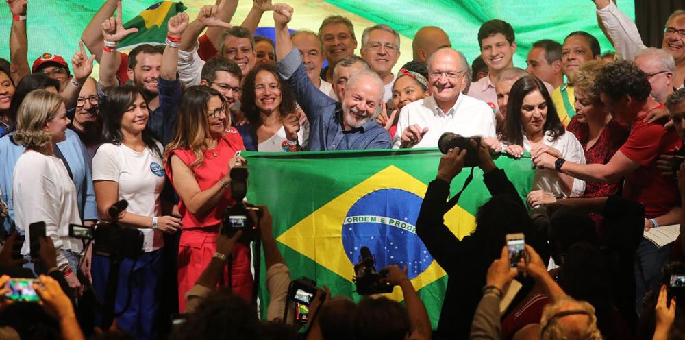 “Não existem dois Brasis, somos um único país”, diz Lula após vitória 