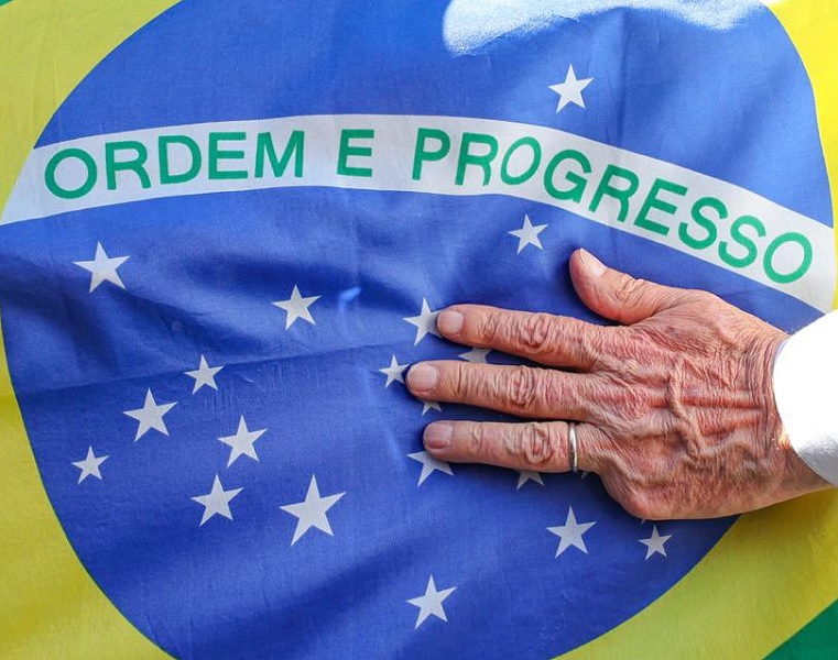 Post de Lula após vitória se torna o mais curtido do Twitter no Brasil