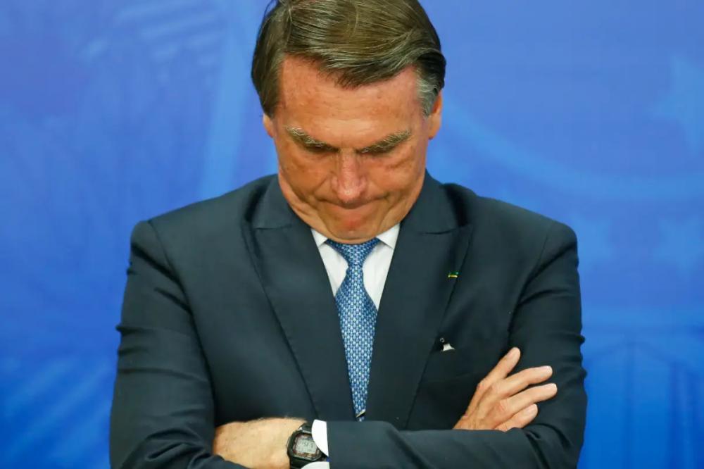 Mais de 15 horas depois, Bolsonaro segue em silêncio sobre derrota